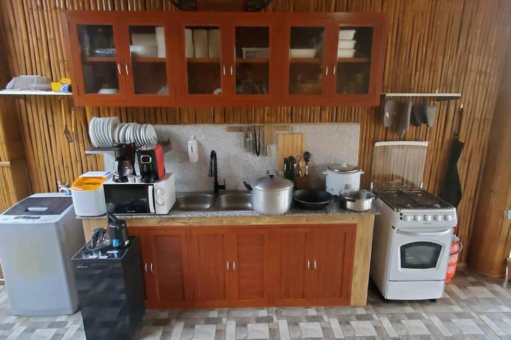 Willa Modern Bahay Kubo In A Farm Near Tagaytay Tagaytay City Zewnętrze zdjęcie