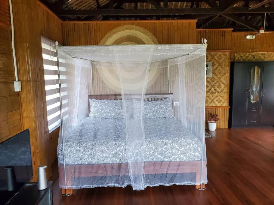 Willa Modern Bahay Kubo In A Farm Near Tagaytay Tagaytay City Zewnętrze zdjęcie